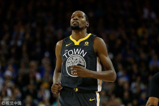 世体：巴萨本轮西甲将穿白色球裤致敬经典